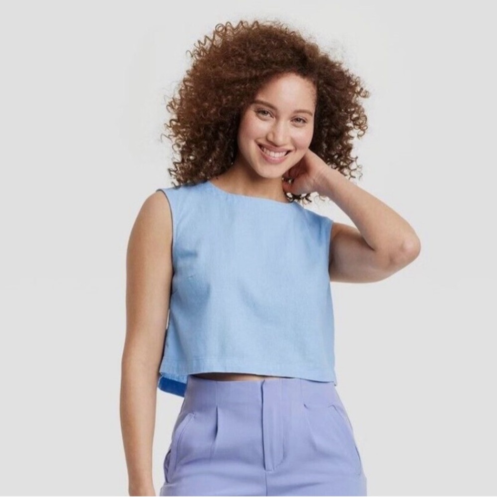 Light blue button back cropped linen tank top